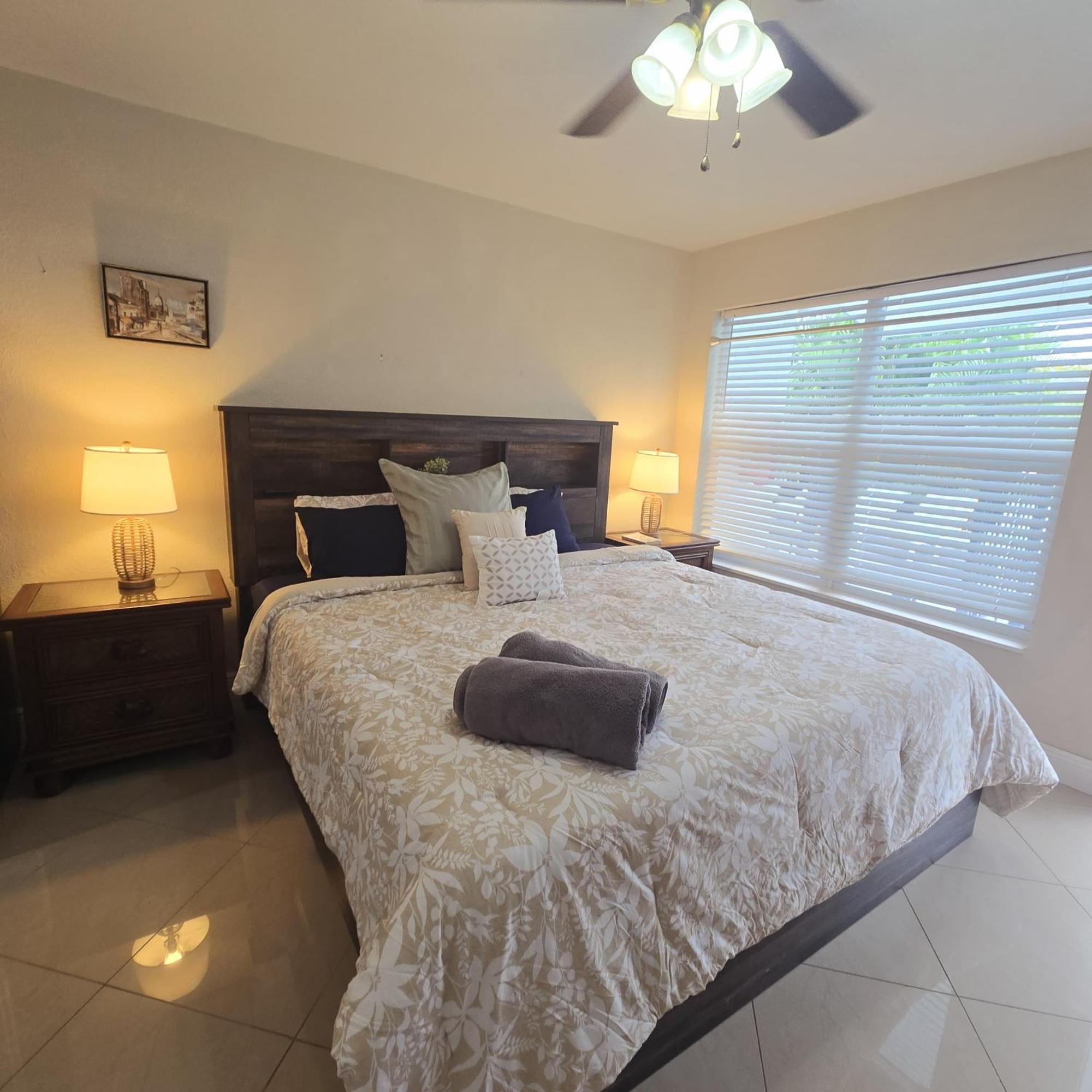 Equipped House W Pool & Patios, Near The Beaches, Prime Location- Ideal For Small Families, Coastal Haven Fort Lauderdale Exterior foto